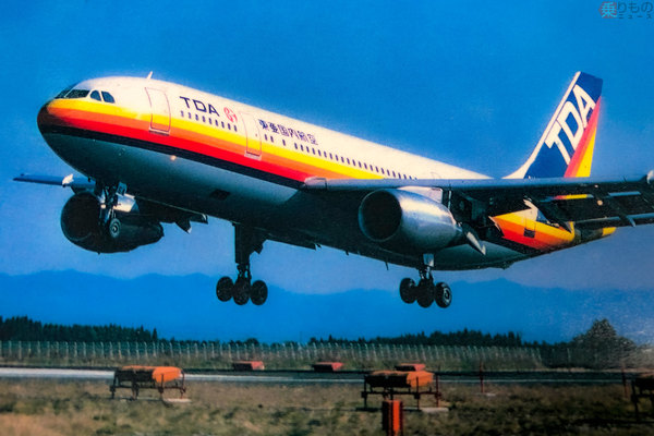 見覚えある色使い…異形の飛行機、エアバス「スーパーグッピー」と日本