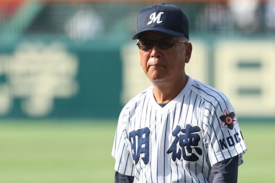日南学園戦で指揮を執った明徳義塾・馬淵史郎監督【写真：加治屋友輝】