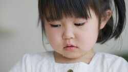 3歳娘が両親の結婚式写真に「かなしい…」→ネガ反応の理由に2万いいね「かわいい」「ちょっと分かる」【ママリ】