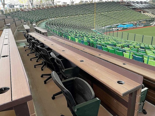 右翼席の一角で見慣れぬ工事…正体はビールとアーチに酔える場所