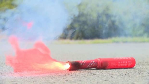 8月10日は 発炎筒の日 正しく使えますか 有効期限の確認も忘れずに メ カ が呼びかけ ライブドアニュース