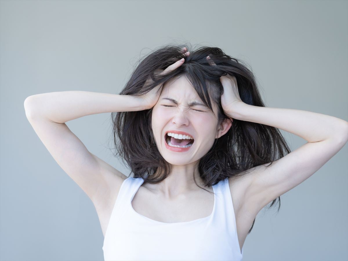 梅雨になると髪が広がる&うねりが強くなる! 解決策は?