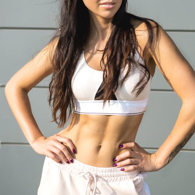 ウエスト60cm以下を実現 美容セレブ実践 お腹ダイエットのポイント ２つ Peachy ライブドアニュース