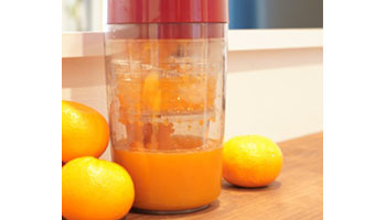 THANKO まるっと栄養摂取！「充電式フレッシュスロージューサーSlim」 新鮮酵素も栄養もまるごと味わう「フレッシュスロージューサー