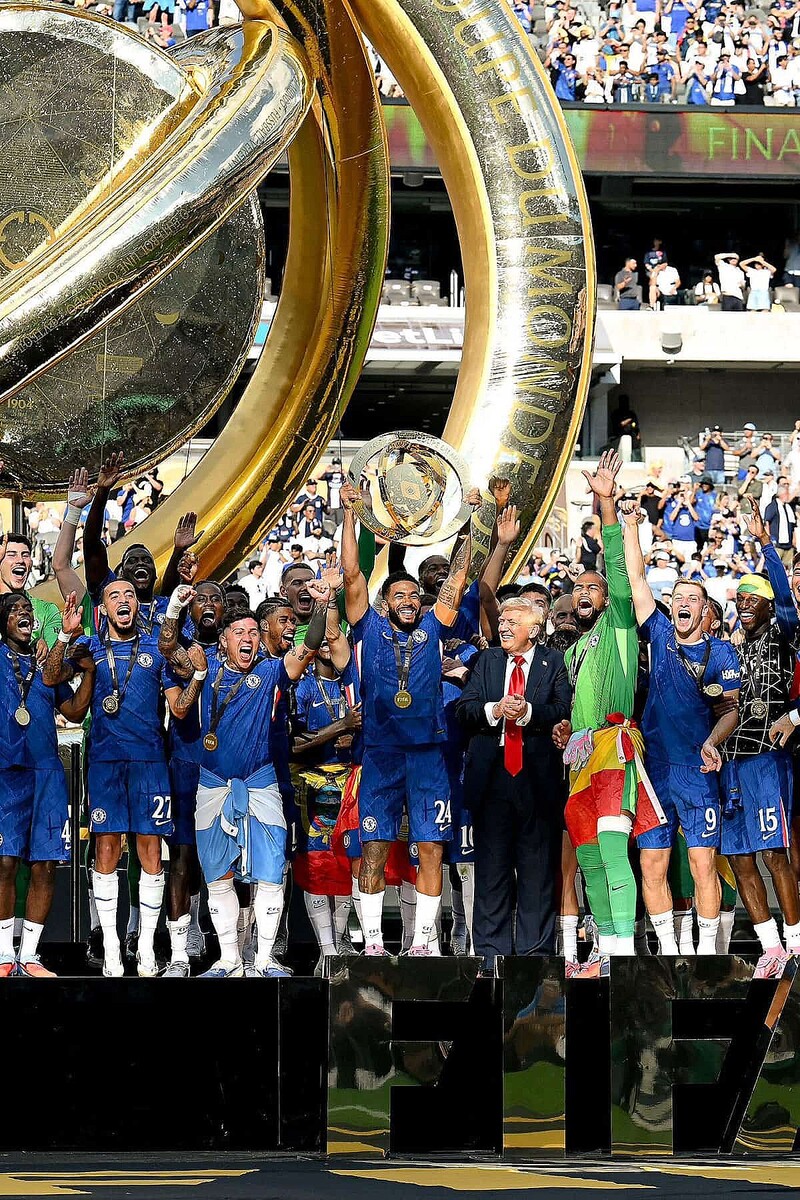 チェルシーがクラブW杯で日本に来日した時の選手のサインボールです！交渉受けます チェルシーがクラブW杯で日本に来日した時の選手のサインボール