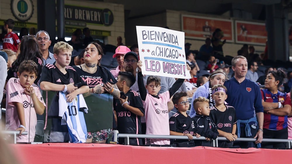メッシ不在の試合で、対戦相手がファンに特別な補償