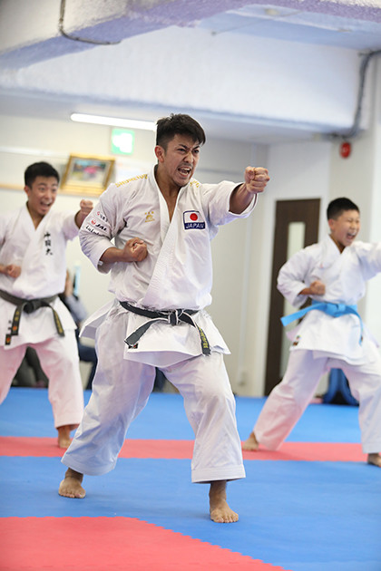 東京五輪で 最も金メダルに近い男 喜友名 諒 空手男子 形 が語る奥深き 形 の世界 シンプルな技を極めれば極めるほど芸術性や美しさが出る ライブドアニュース