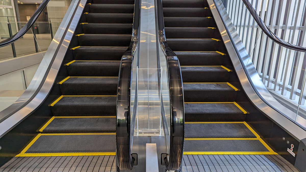 事故も少なくないエスカレーター（写真はイメージです）