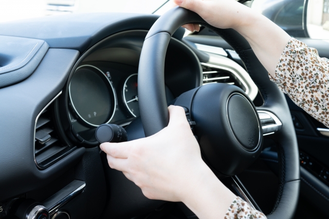 「今日、運転中煽られました」しかも、煽ってきたのは“ママ友”だった！　裏の顔に驚愕 「ろくな人間じゃない」という声も