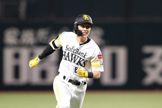 ソフトバンク・周東佑京【写真:栗木一考】