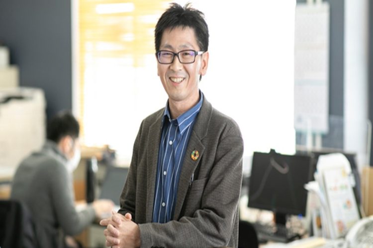 性的姿態撮影等処罰法違反（撮影など）の疑いで書類送検された宮本達也元社長（法人ホームページより。現在は削除済み）