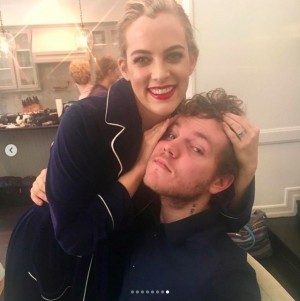 最愛の弟ベンジャミンさんとの写真を公開したライリー・キーオ(画像は『Riley Keough 2020年7月18日付Instagram「Mornings are the hardest.」』のスクリーンショット)