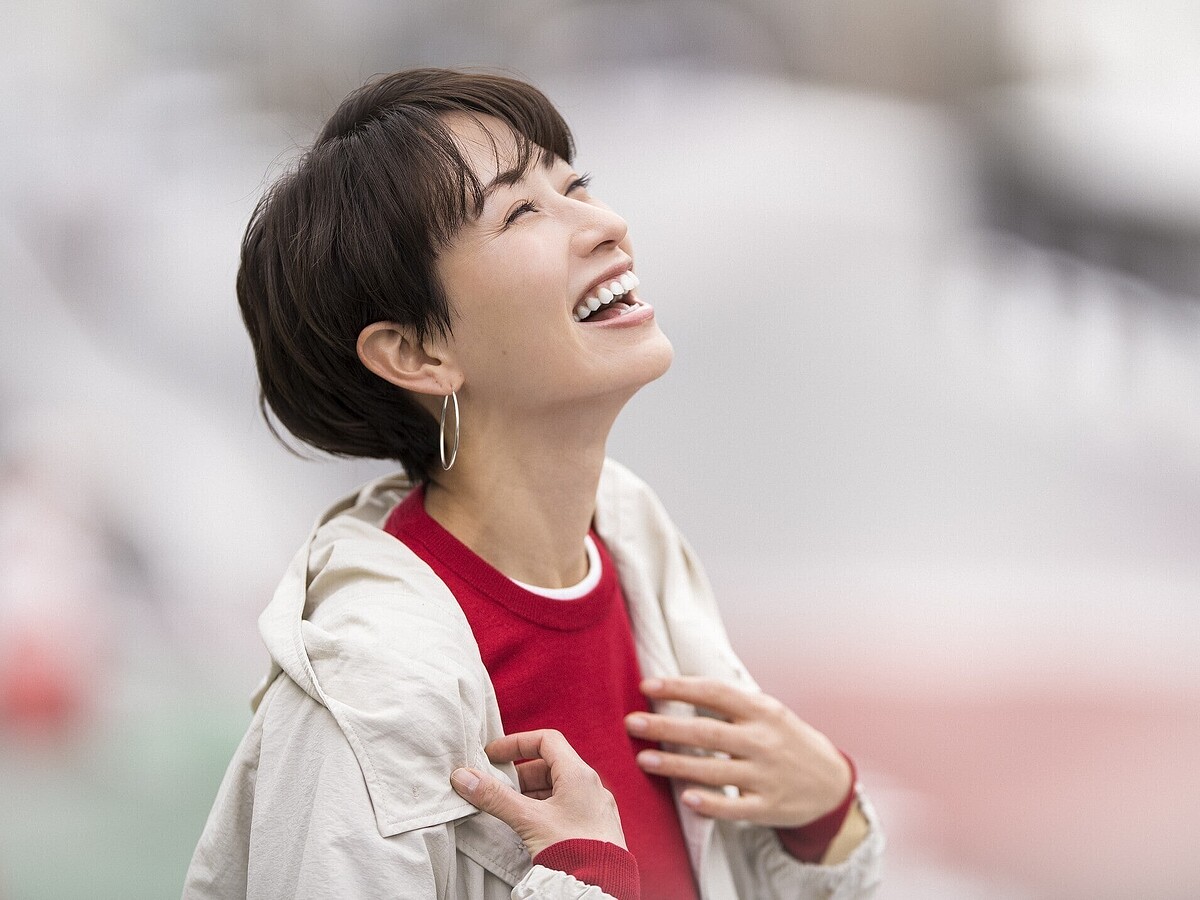  「使えるお金は生活費だけ。遊びに行く余裕なんてない」と、家の中に閉じこもってしまうと、せっかくの自由な時間が退屈で味気ないものになってしまいます。今回は、小さな金額で、日常に楽しさを取り戻すきっかけをご紹介します。※サムネイル画像：amanaimages 