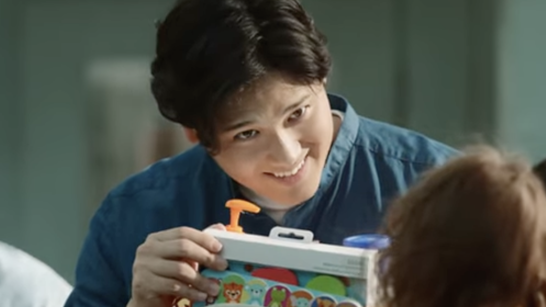 大谷翔平、KIRIN新CMで見せた「パパの顔」　子どもを前にほほ笑む姿に反響「優しい」「素敵ですな」