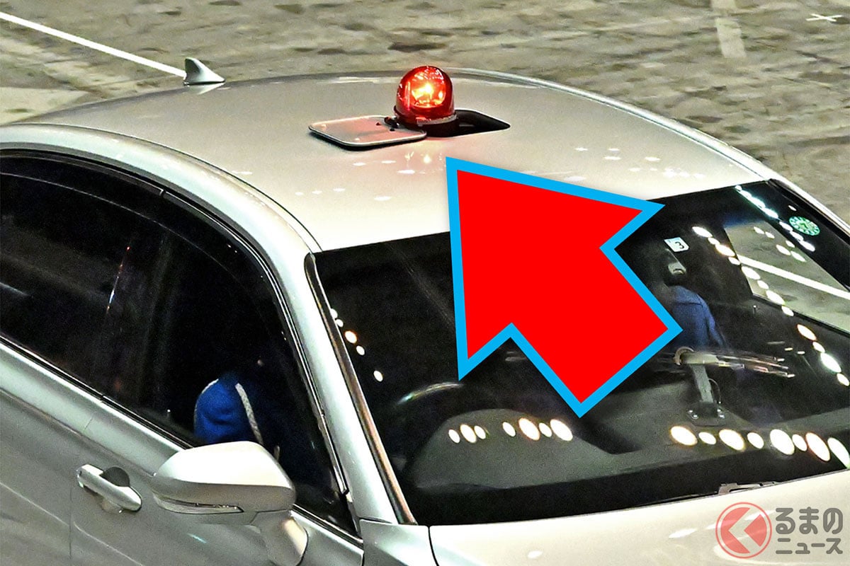 一般車に紛れる「覆面パトカー」 どう見分ける？ 「クラウン」以外にも特徴あり！ 「動き方」や「ナンバー」もポイント？  “最大の違い”は「不自然な真面目さ」か - ライブドアニュース