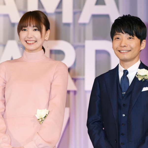星野源と新垣結衣が第1子誕生を連名で発表、親としての決意を語る
