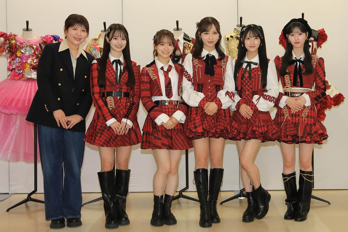 AKB48小栗有以、前田敦子の衣装着て「すごくパワーを感じる」 衣装展