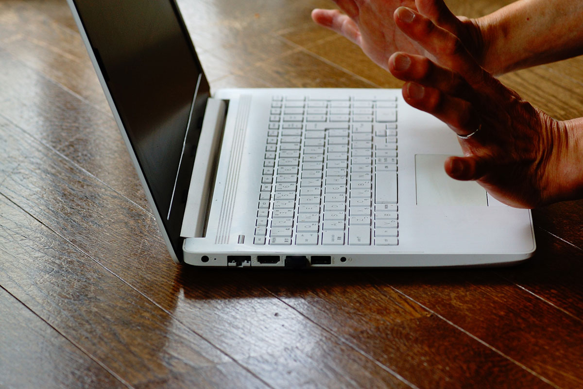 画面が小さいスマホでなく、PCで株式投資を行う高齢者が増加しているそう