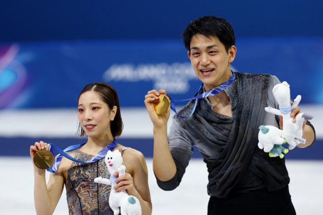 フィギュアスケート・ペアで金メダルを獲得した三浦璃来・木原龍一組【写真：ロイター】