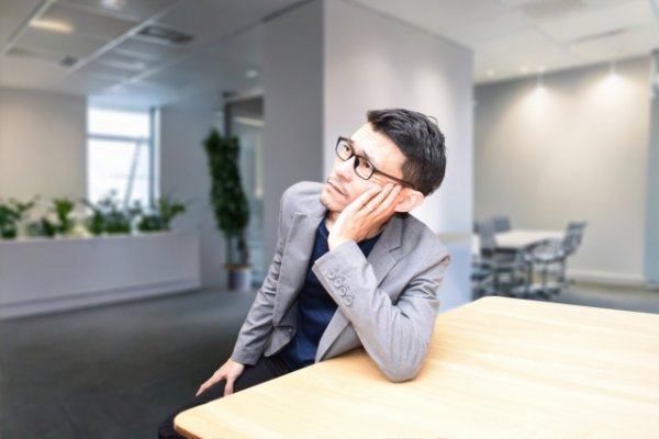 それ意味ある？「会議のための会議をしてます」上層部のツッコミ対策で“不毛な準備”に追われる50代男性の虚無感