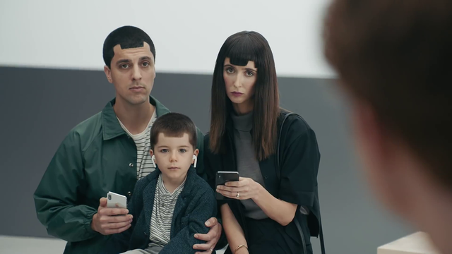 サムスンがiPhoneXをからかうCMを公開 GalaxyS9の優位をアピール