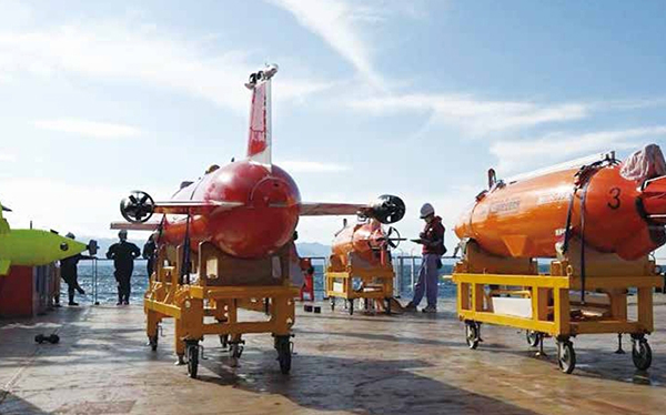 複数のAUVを同時に運用する試験の様子（画像：海上技術安全研究所）。