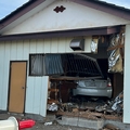 宇都宮市の集会所に車突っ込む