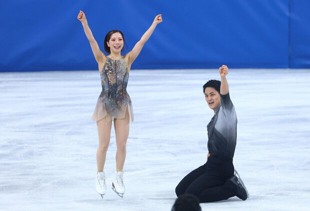 フリーで世界歴代最高得点をマークした三浦璃来（左）と木原龍一