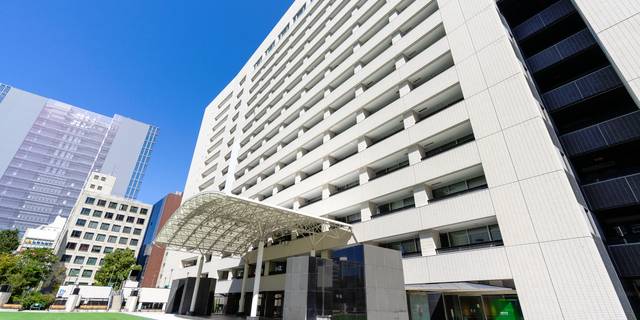 福岡市長は定例記者会見で、デマに対し「厳しい形で臨む」との姿勢を示した（撮るねっと / PIXTA）