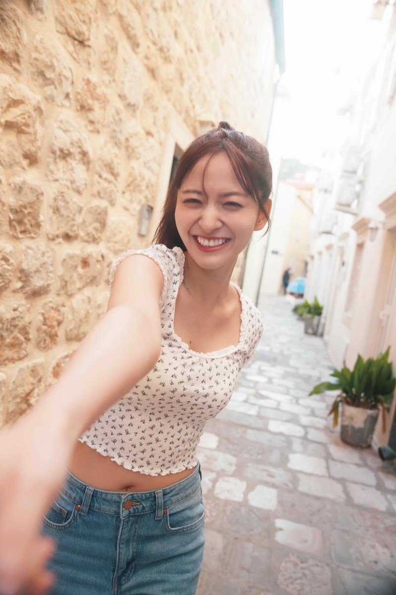 乃木坂46金川紗耶、1st写真集発売記念でパネル展開催決定！ 未掲載