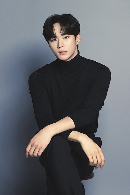 WEi ジュンソセット 画像】WEi キム・ジュンソ、新しいプロフィール