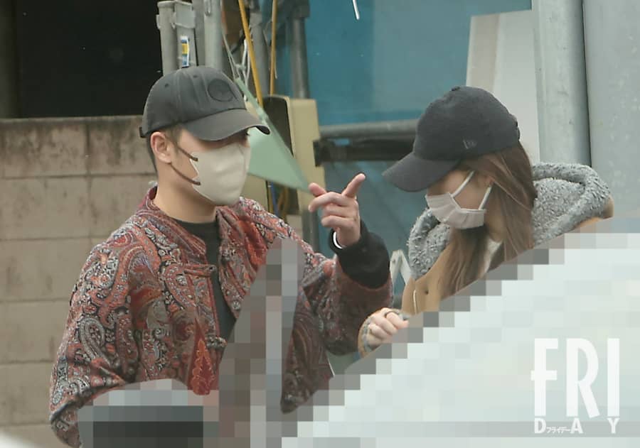 箱根への道順を確認するかのような仕草を見せる萩野。プライベートだけでなく、競技面でも池江を金メダルまで導いていってほしい！