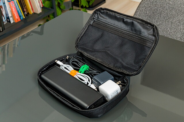 オウルテック ガジェットポーチ Mサイズブラック OWL-PCH01M-BK 1個 〔×5セット〕 まとめ） オウルテック ガジェットポーチ Mサイズブラック OWL-PCH01M