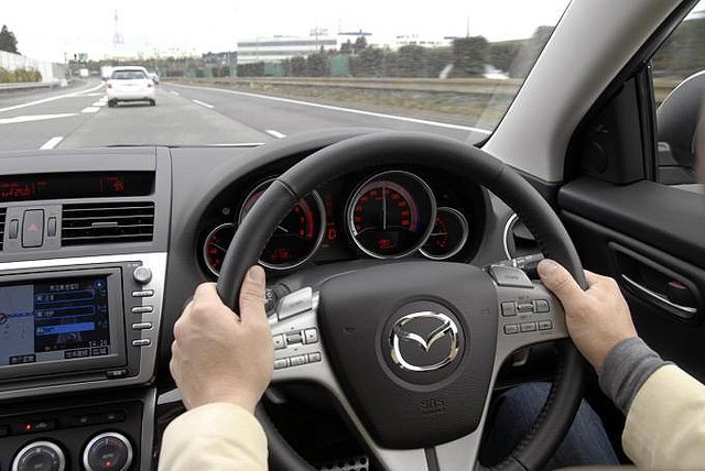 高速道路でスムーズに合流するコツ 基本は 思い切りいい加速 ライブドアニュース