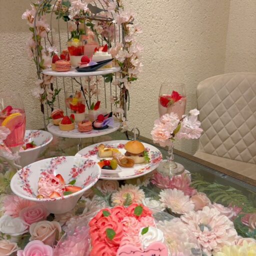 まるで物語の中に迷い込んだようなアフタヌーンティー 銀座のサロン