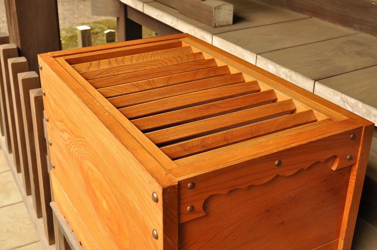 賽銭箱の横にQRコードを貼ればいい…観光客や参拝者のお願いは絶対通らないお寺・神社の