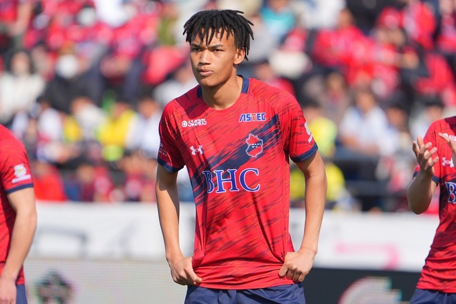 石渡が新天地のいわきで成長を続けている。(C)SOCCER DIGEST