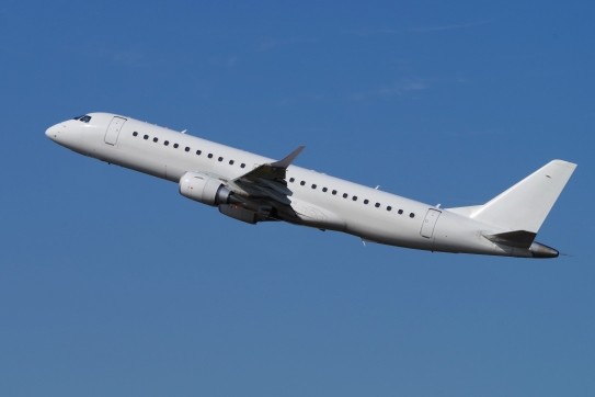 飛行機の窓は弱点なのは？（画像：写真AC）