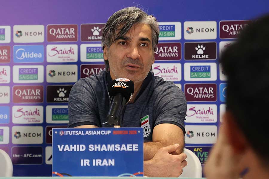 記者会見に出席したイラン代表のヴァヒド・シャムサイー監督【写真：河合 拓】