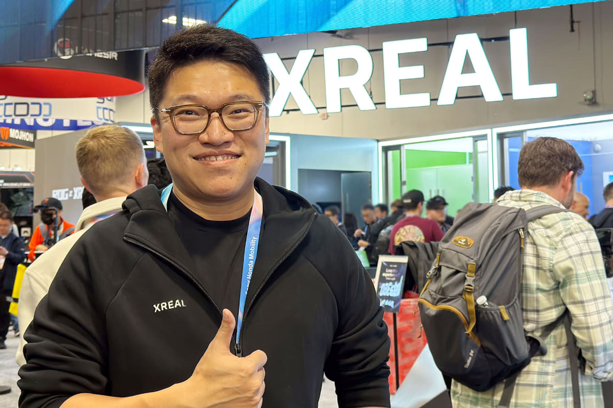 XREALのチー・シューCEO。CES会場の同社ブースでインタビュー