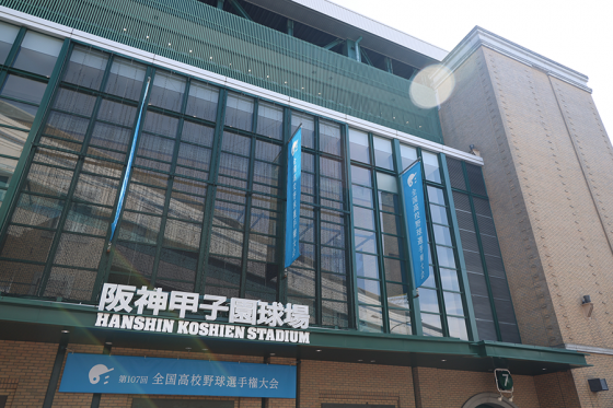 第2試合、沖縄尚学と横浜が対戦している【写真：加治屋友輝】