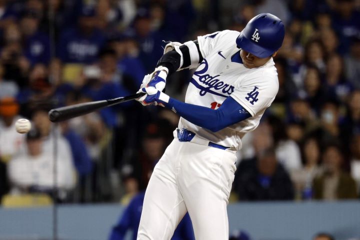 ついに出た大谷翔平のドジャース移籍後第1号！ 右翼スタンド一直線の