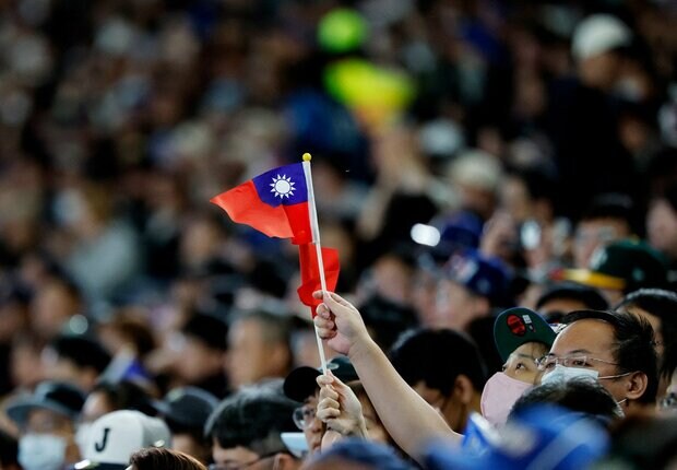 スタンドで応援する台湾のファン（ロイター）