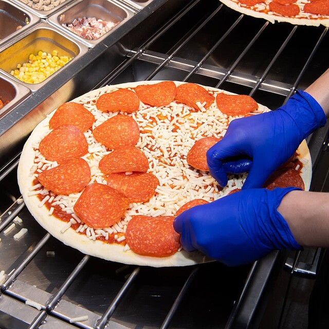 ペパロニが2.5倍超のビッグサイズに進化！ドミノ・ピザ