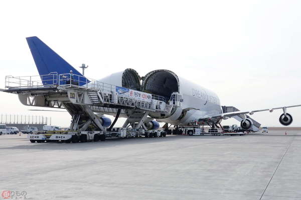 異形のB747貨物機「ドリームリフター」内部に入る 世界で4機のみ