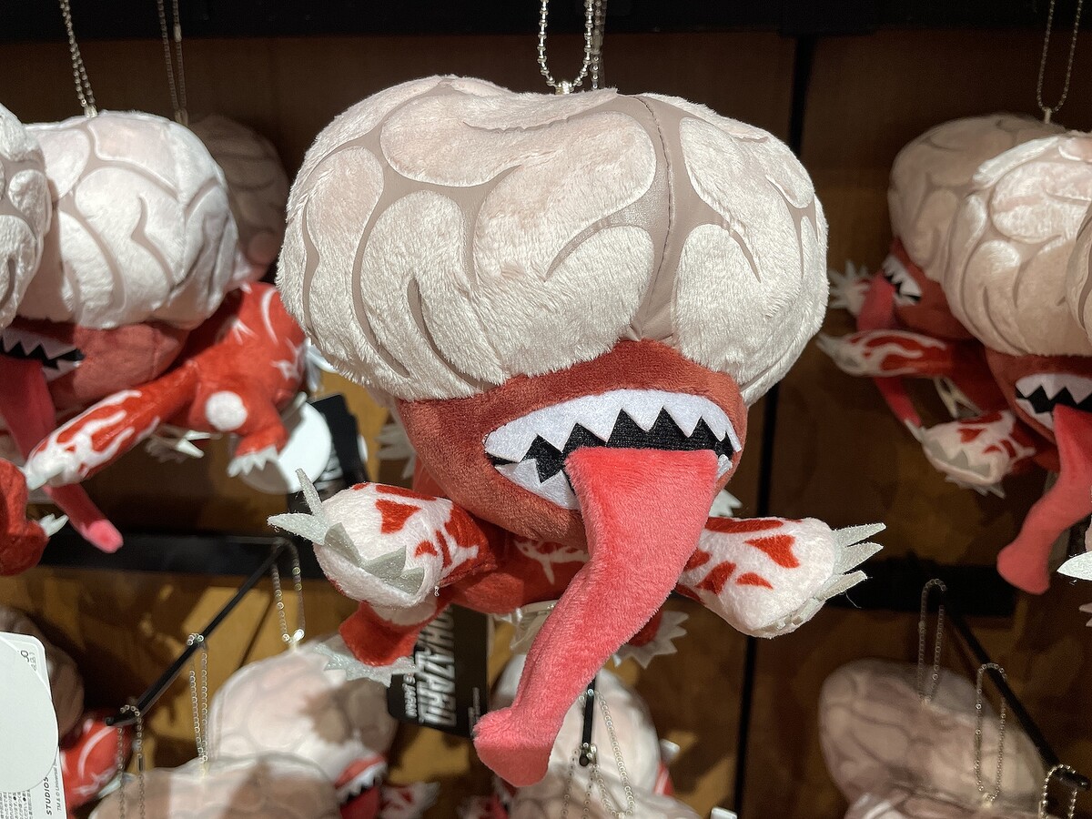 ゾンビ犬のクッションが可愛い！ USJ「バイオハザード」グッズ撮り