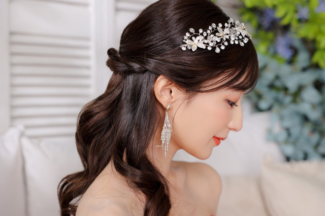 吉田明加、結婚&第1子妊娠を発表…多方面で活躍しているタレント