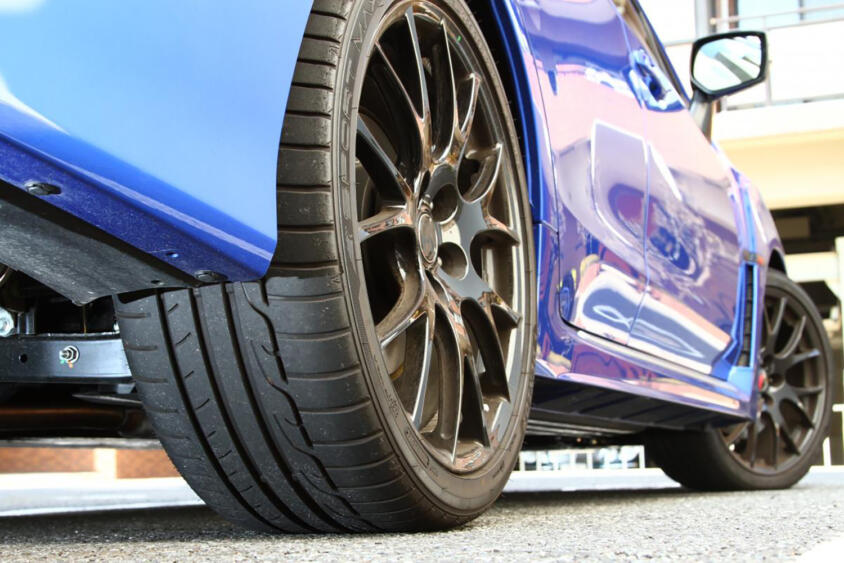 黒いゴムを成形しただけじゃない！　じつは複雑なクルマ用タイヤの中身