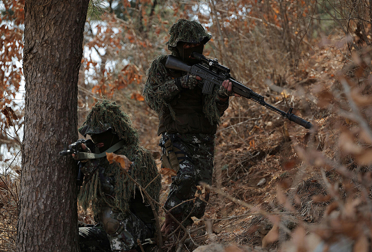金正恩氏が特殊作戦部隊の訓練を視察した（2025年4月5日付労働新聞）