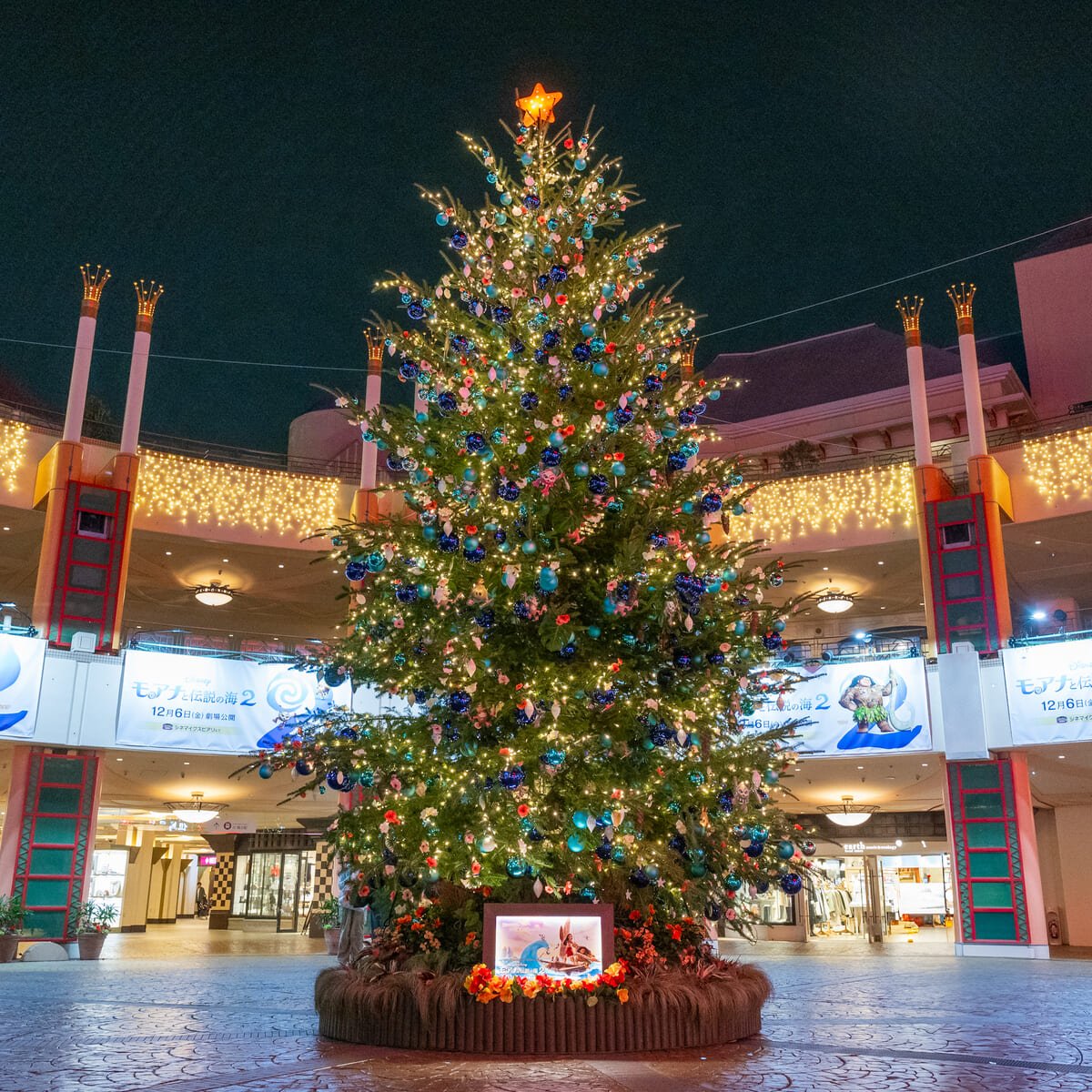 カカモラや貝殻がオーナメントに！イクスピアリ ディズニー映画『モアナと伝説の海２』クリスマスツリー - ライブドアニュース